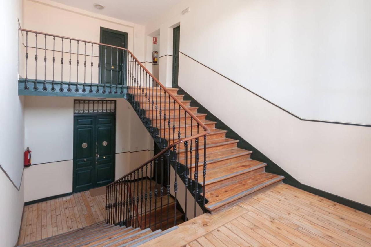 Cozy One-Bedroom Penthhouse La Latina マドリード エクステリア 写真