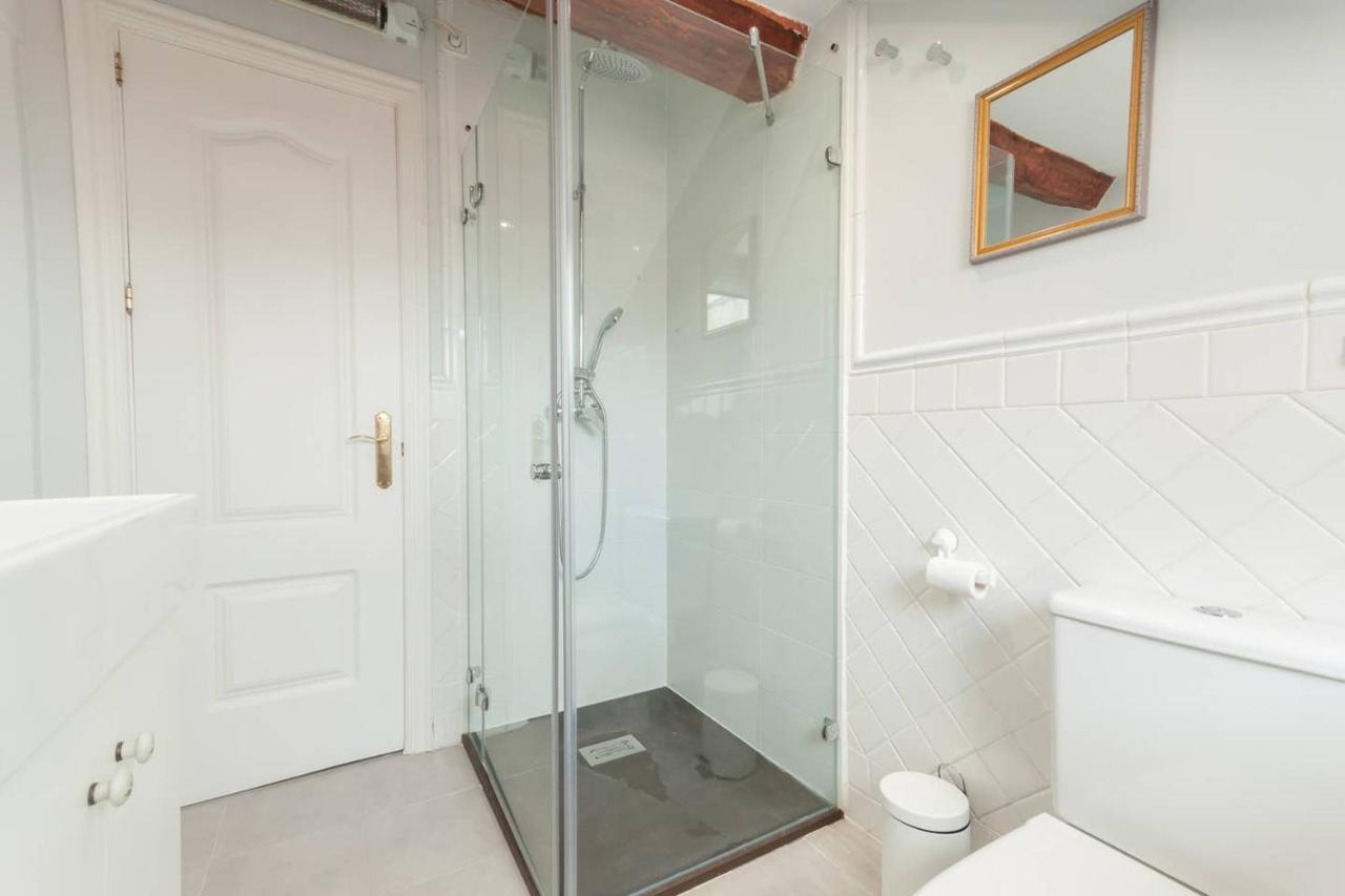 Cozy One-Bedroom Penthhouse La Latina マドリード エクステリア 写真