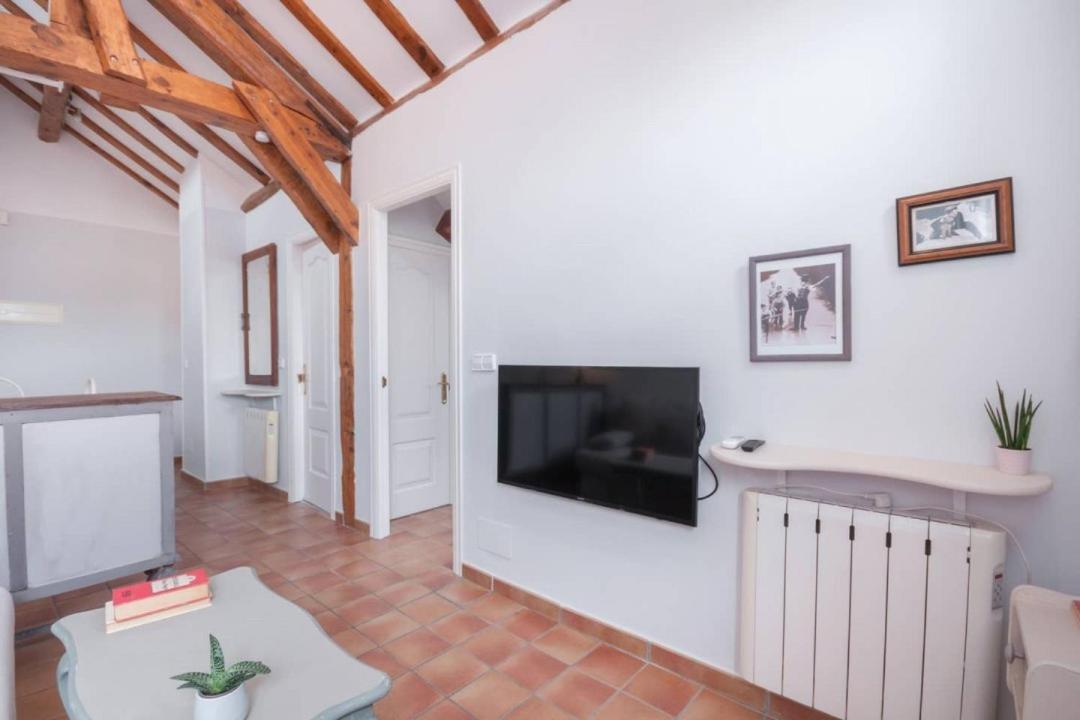 Cozy One-Bedroom Penthhouse La Latina マドリード エクステリア 写真